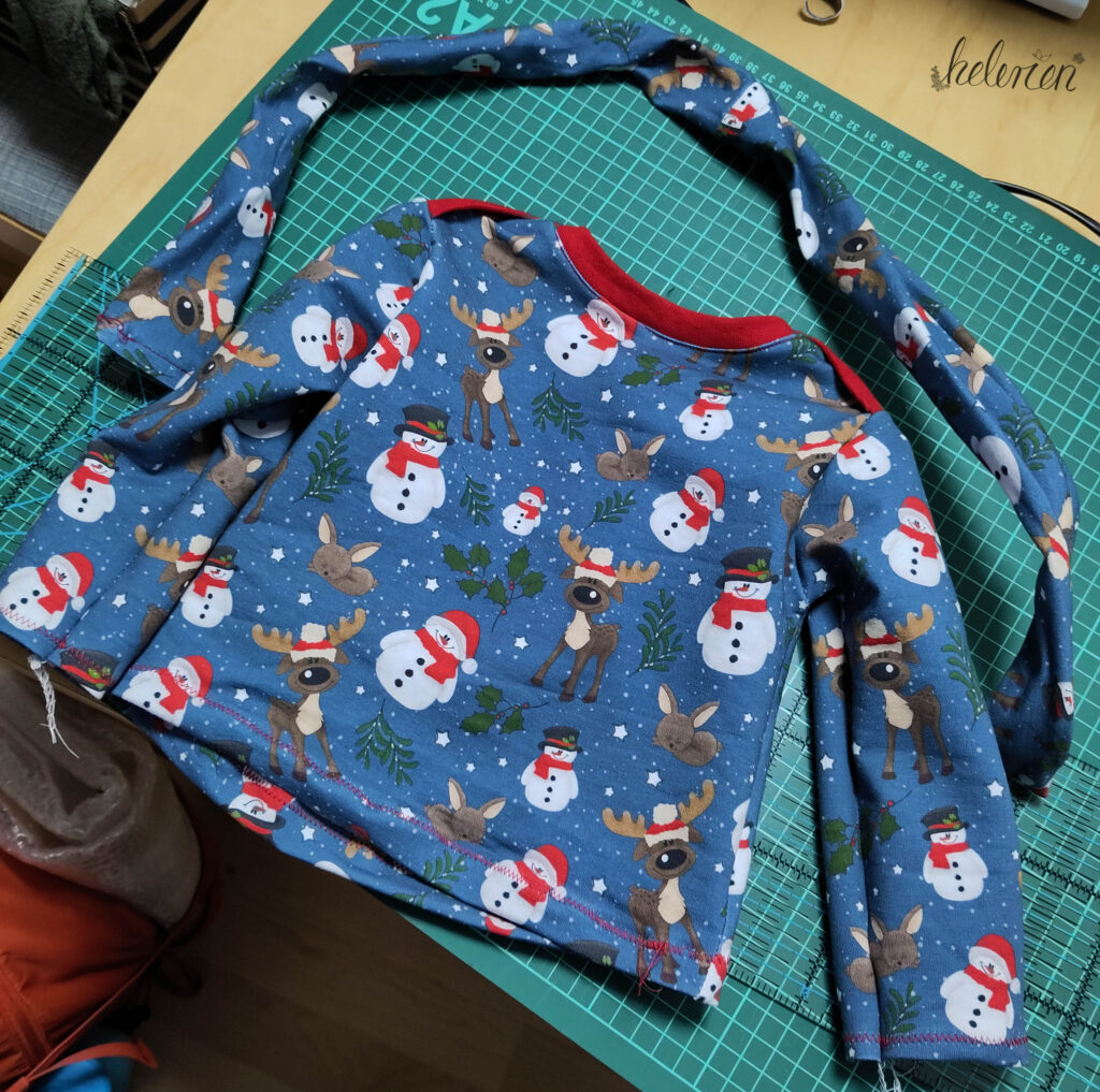 blaues Sweatshirt für Baby und passendes Haarband