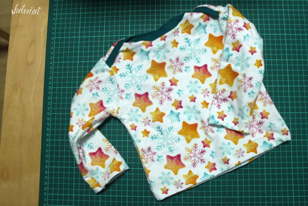 Baby Sweatshirt weiß mit Sternenmuster