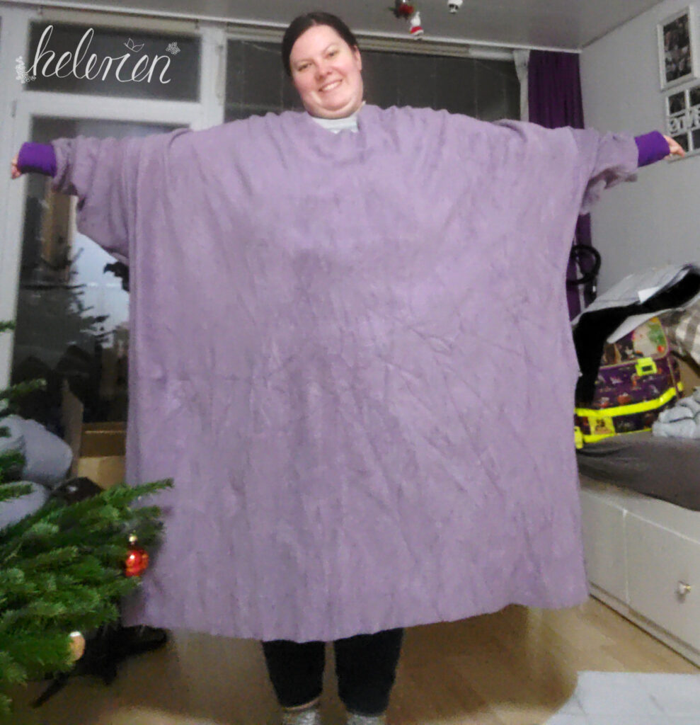 Deckenhoodie lila viel zu groß