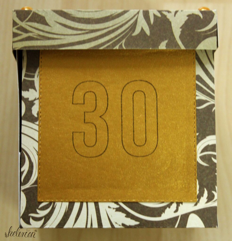 Seite der Box, 30 gestempelt auf goldenes Papier
